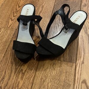 Black wedges